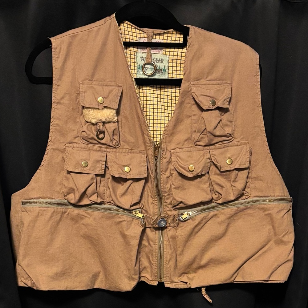 Men's vintage Tuff-Gear fly fishing tan cotton short zip-front vest. Size XL
